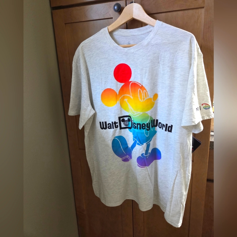 Pride Mickey Mouse Rainbow Walt Disney World T-Shirt, NWT, Gray Unisex Size XL